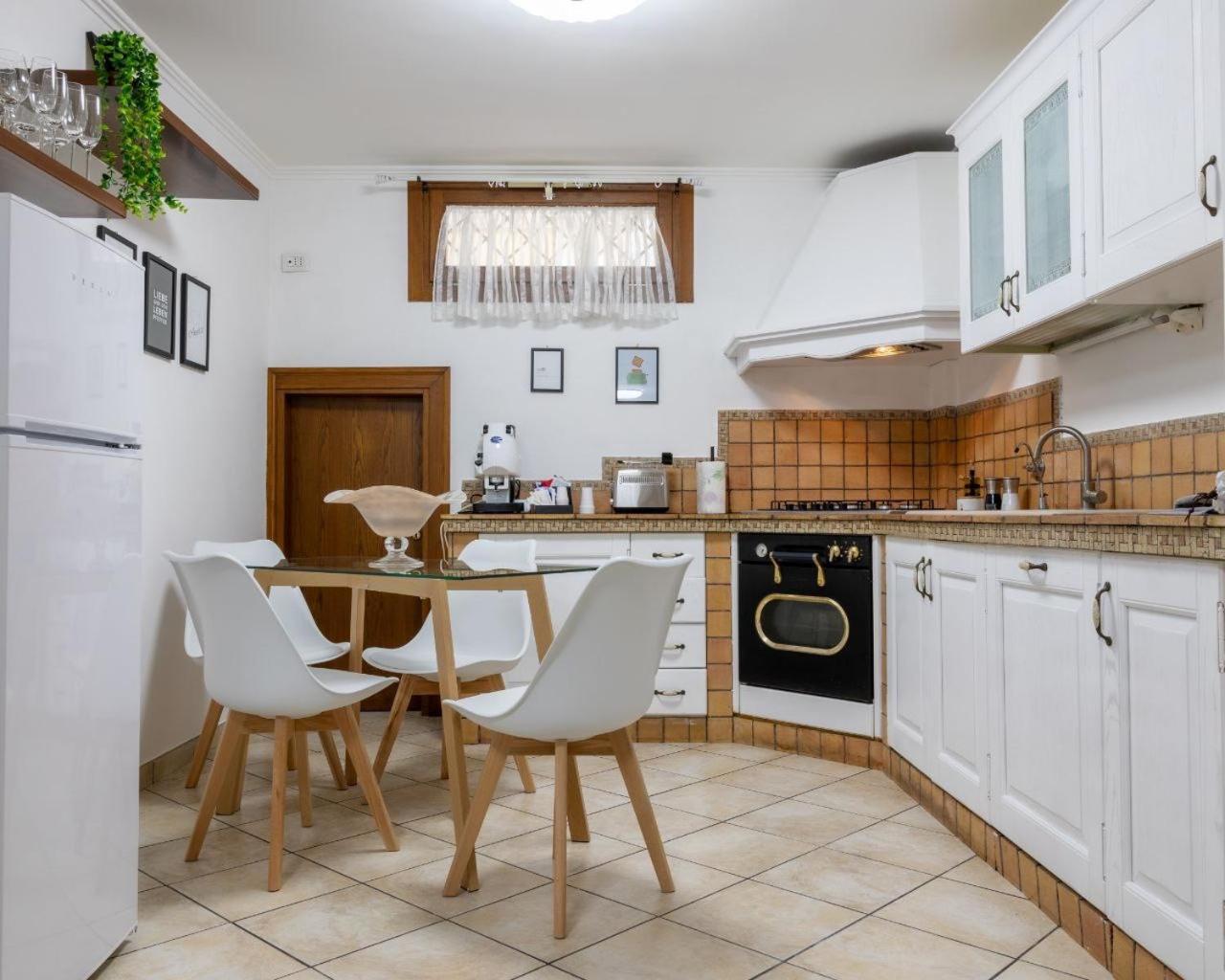 20 Min Aeroporto Fco - Casa Tranquilla Con Parcheggio Esterno Gratuito Acilia Luaran gambar